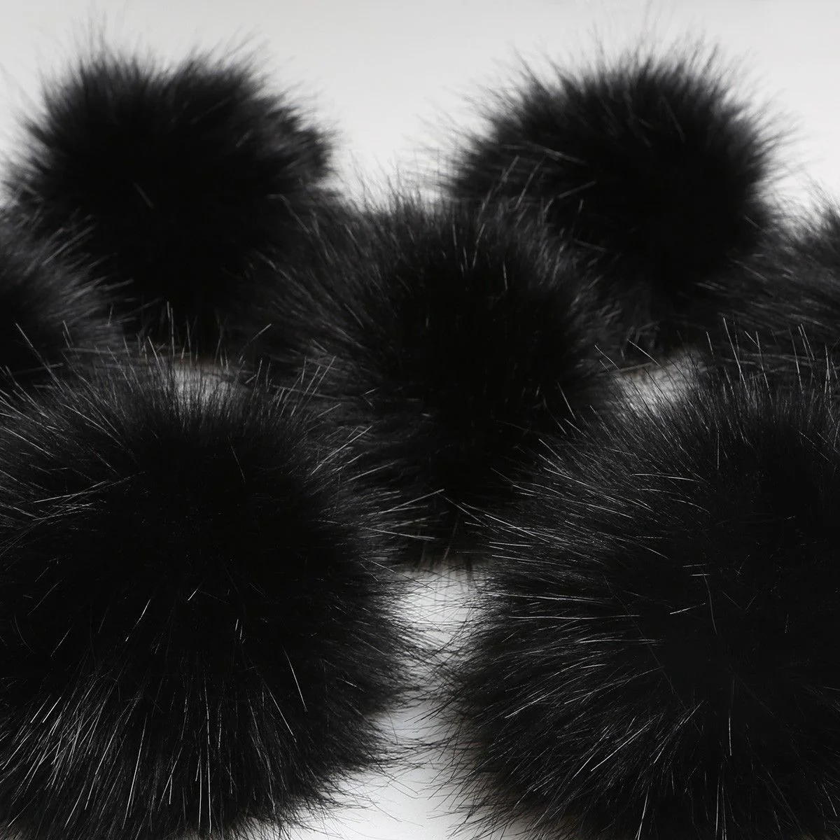 Pompom - Musta - Image 2