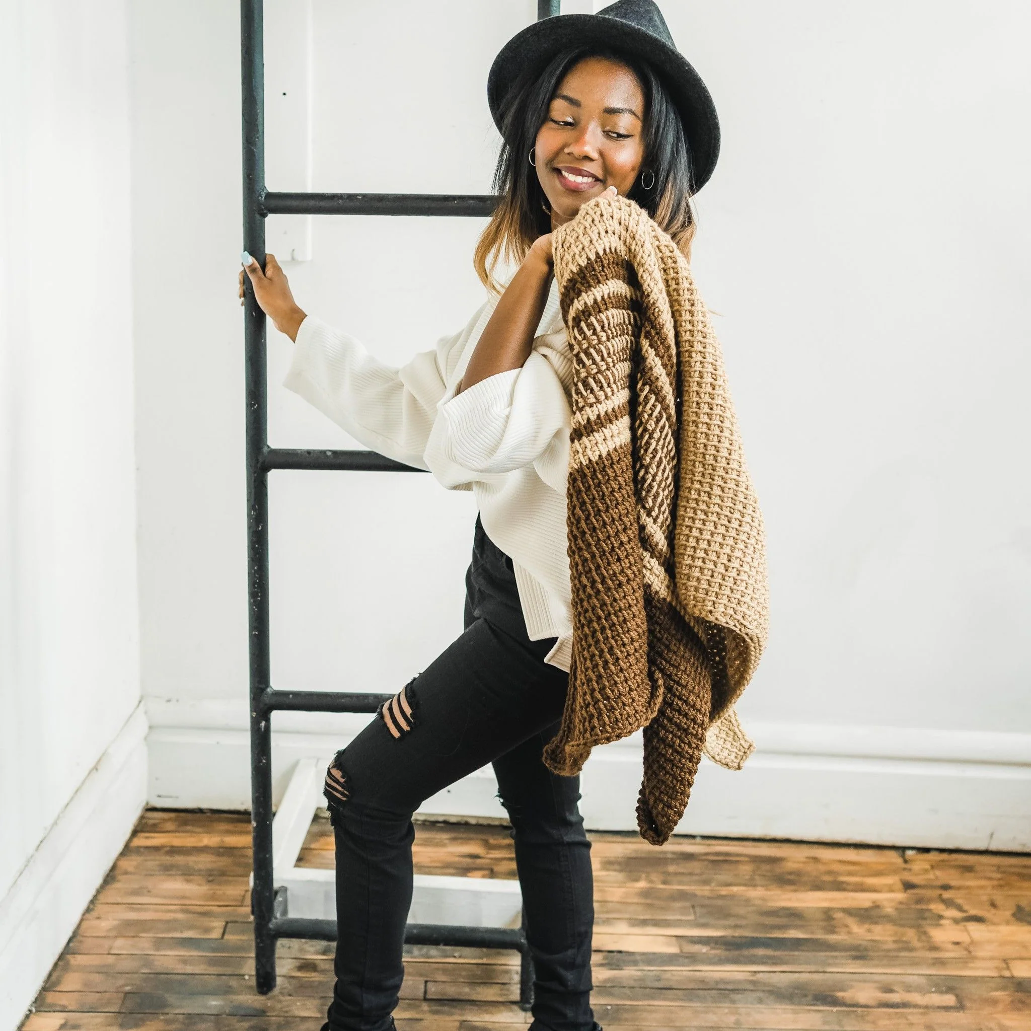 Ada - Shawl - Image 4