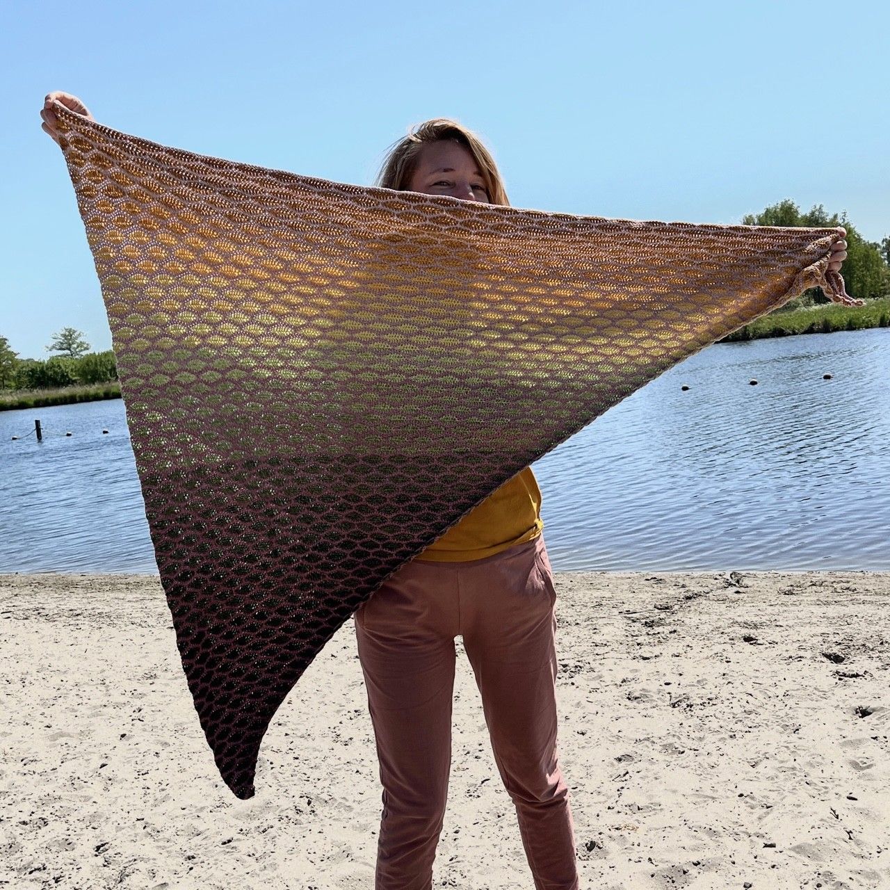 Garden of Honey - Shawl - Image 6