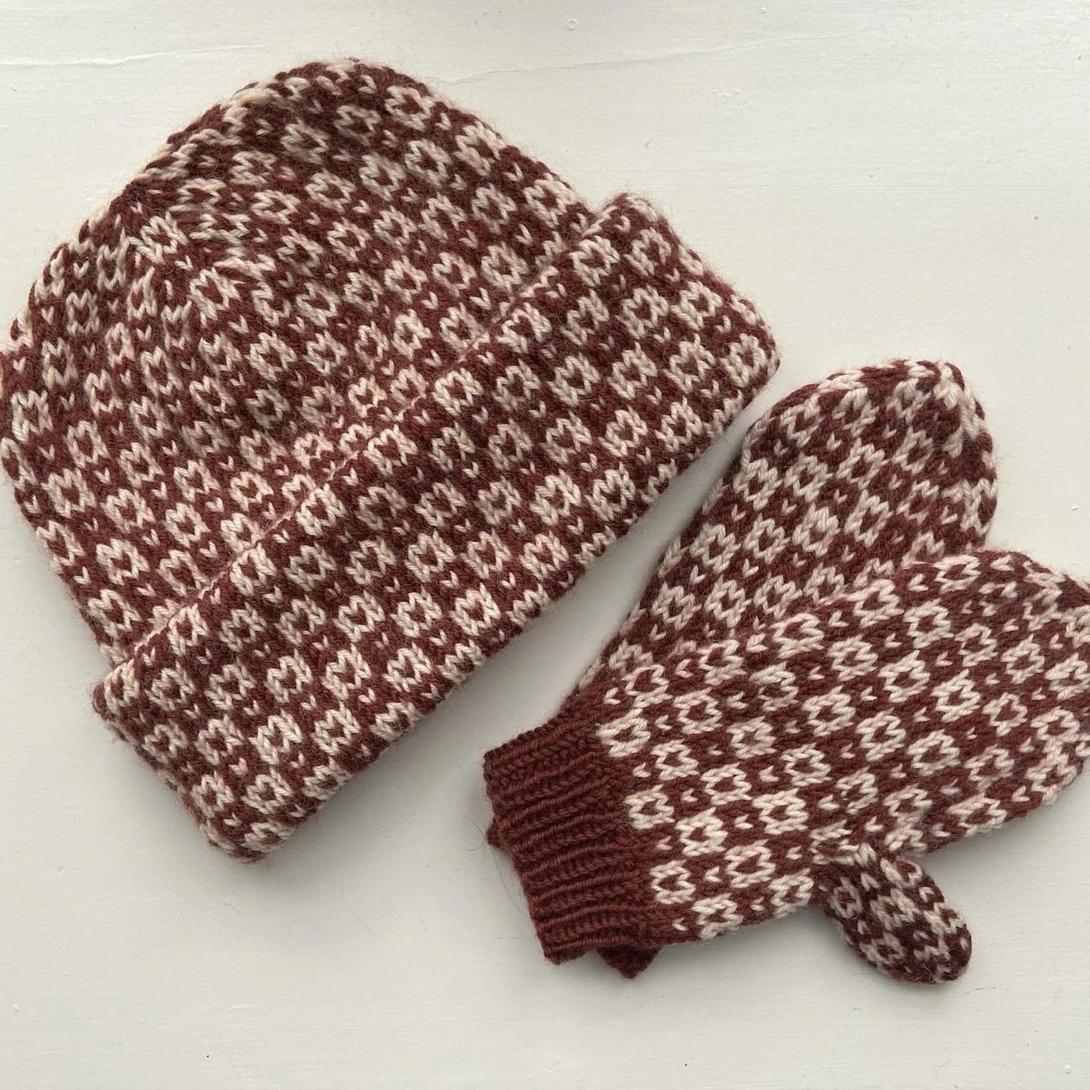 Easy Colour Mittens - Image 3