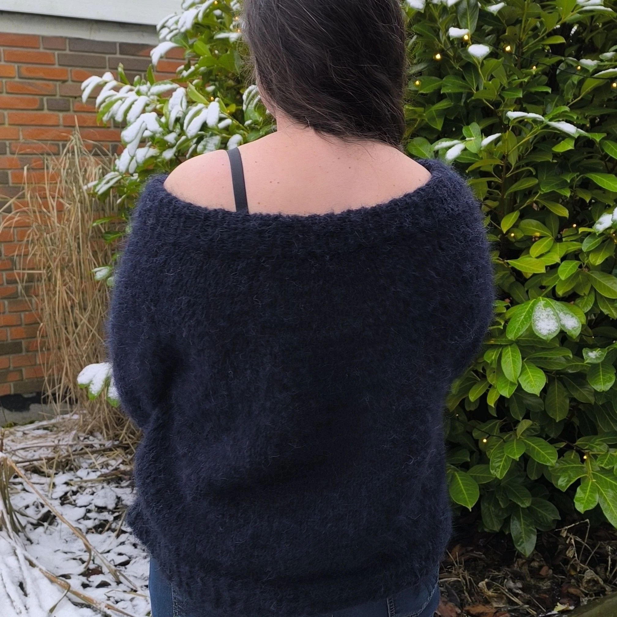 Suri – Sweater - Image 4