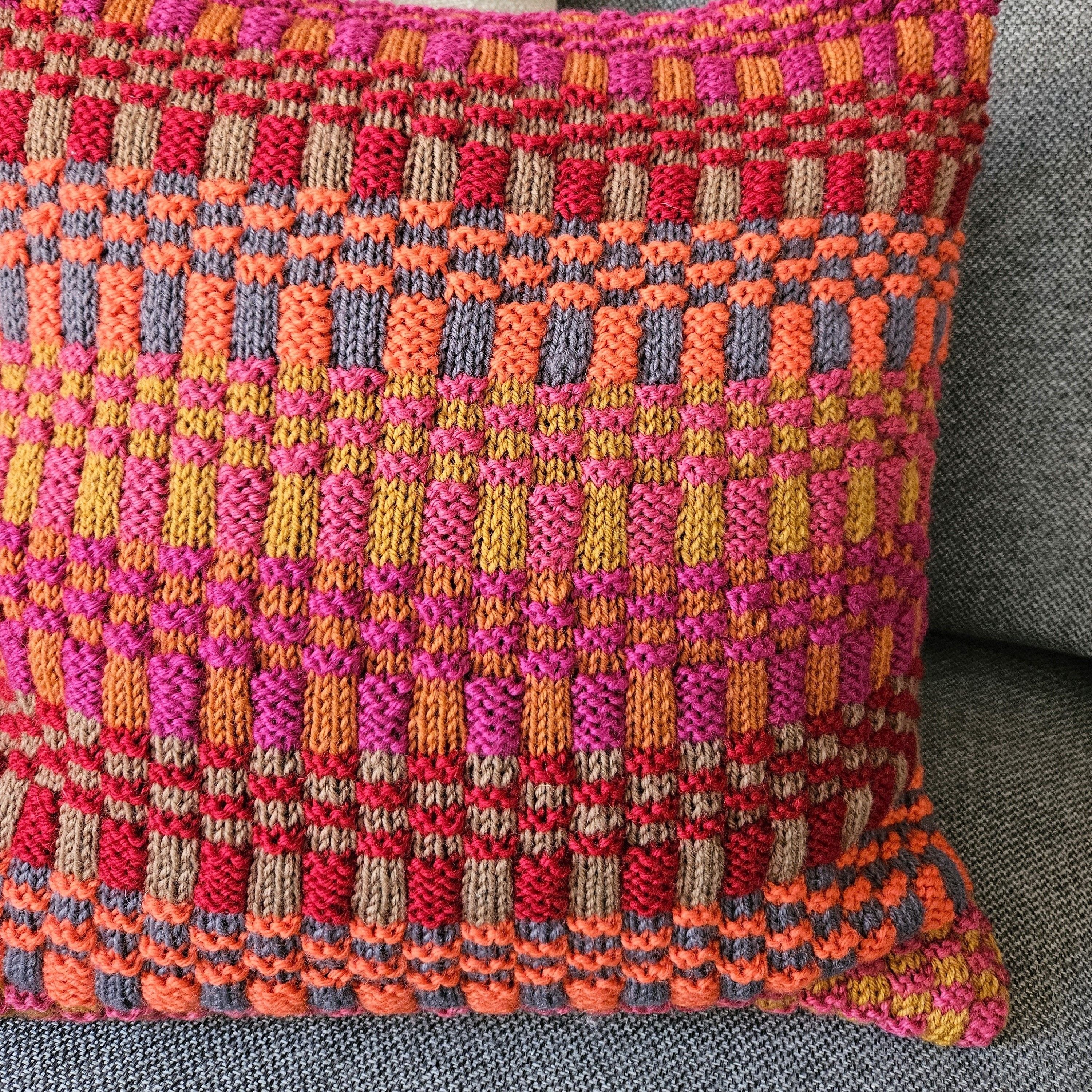 Farverige Streger – Pillow - Image 2