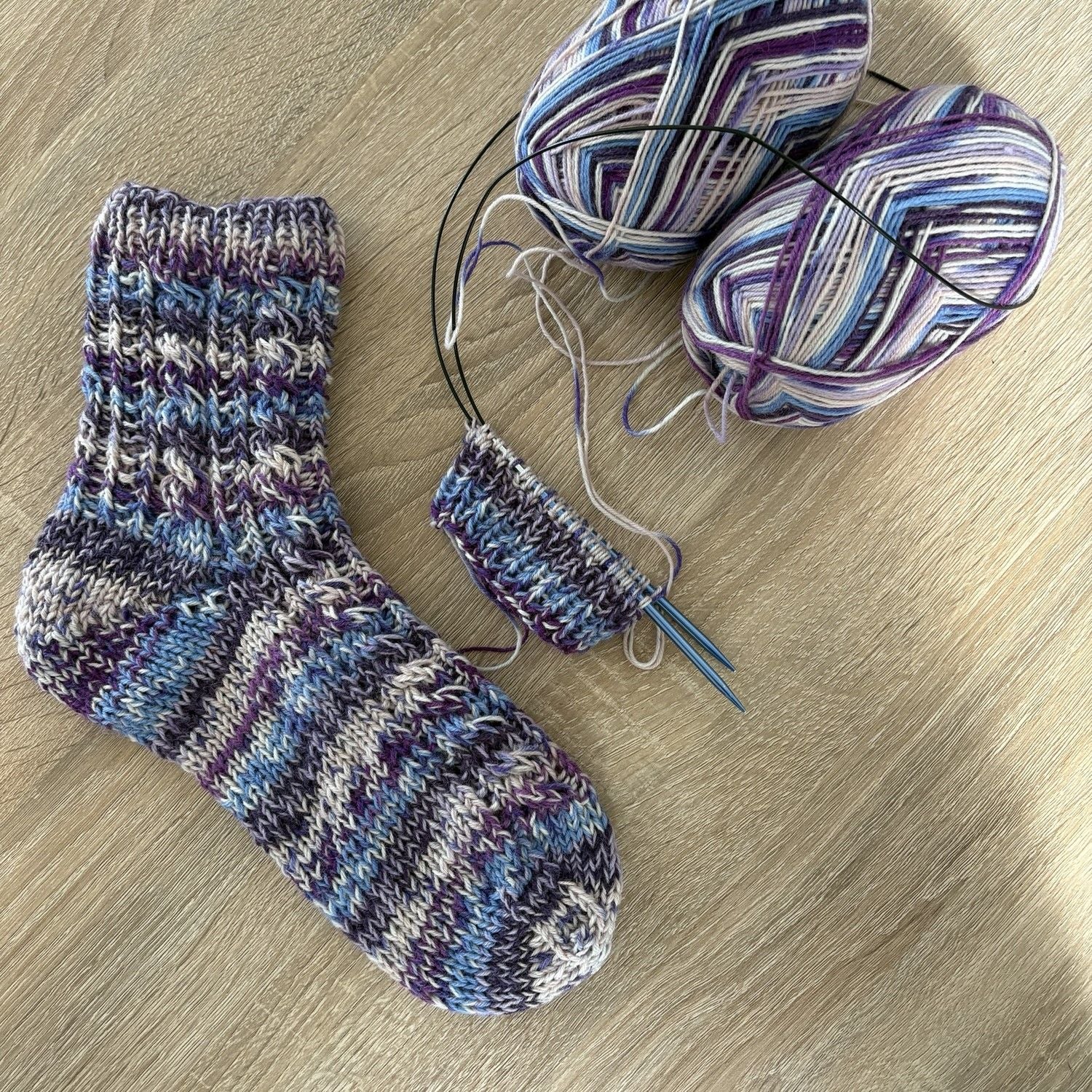 Ivy Twist - Socks - Image 4